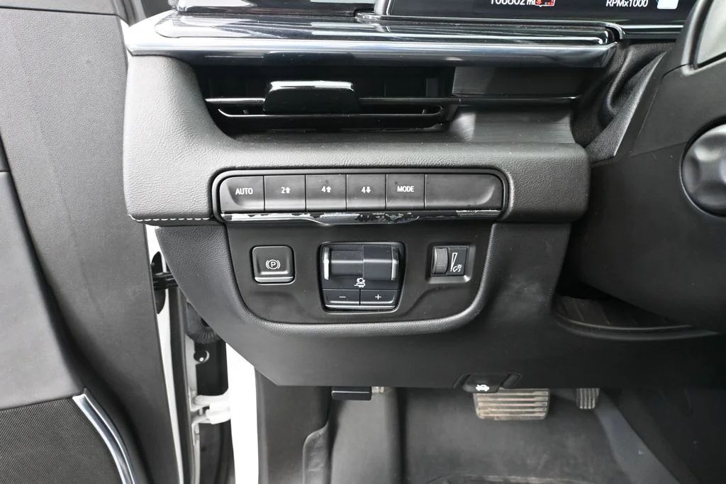 Used 2021 White Cadillac Sport image 36