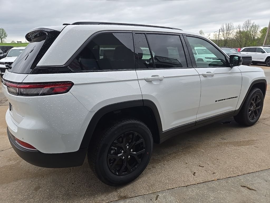 New 2026 Bright White Clear-Coat Exterior Paint Jeep Altitude image 12