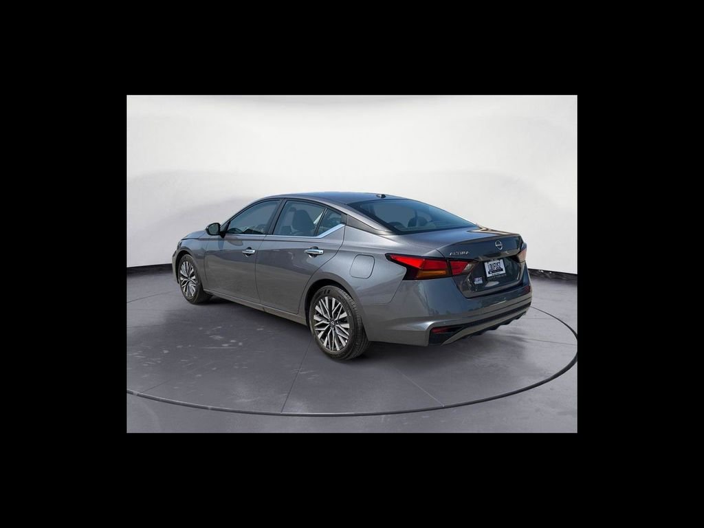 Used 2025 Gray Nissan 2.5 SV image 4