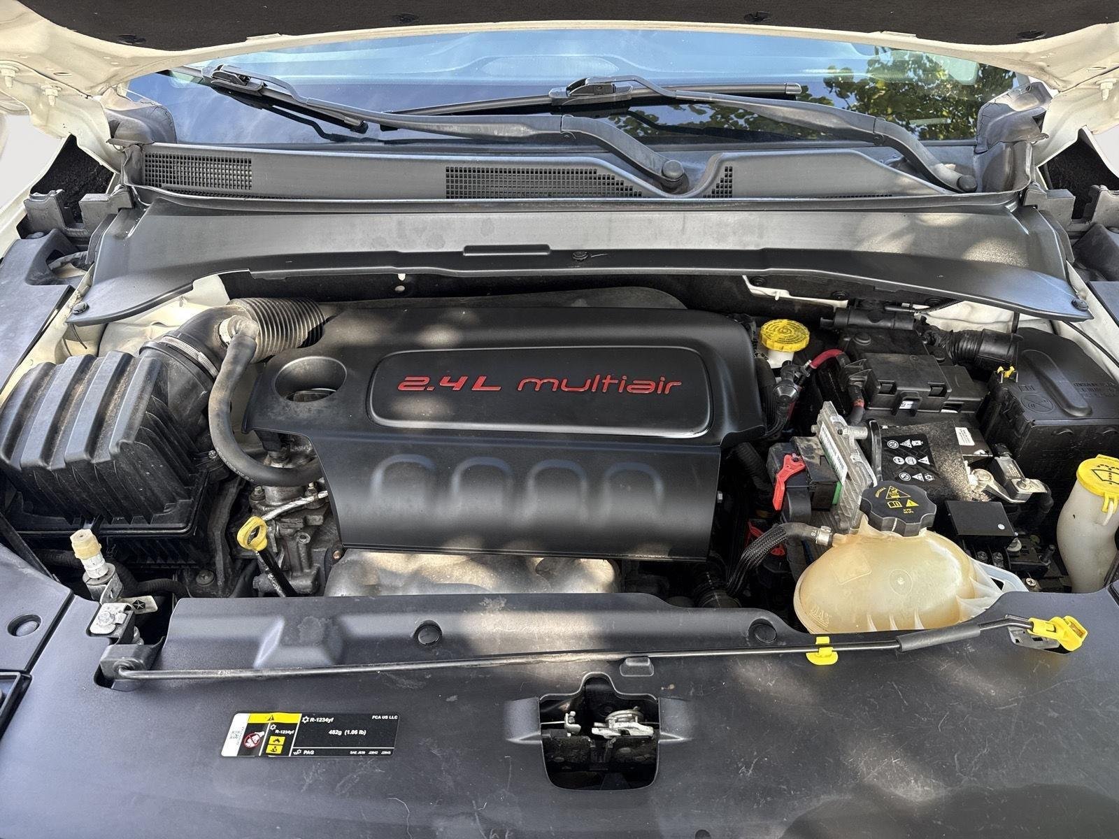Used 2018 White Clearcoat Jeep Latitude image 38