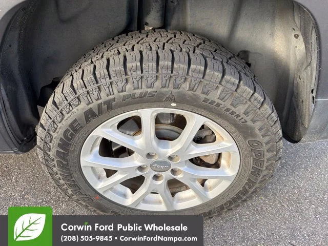 Used 2015 Gray Jeep Latitude image 5