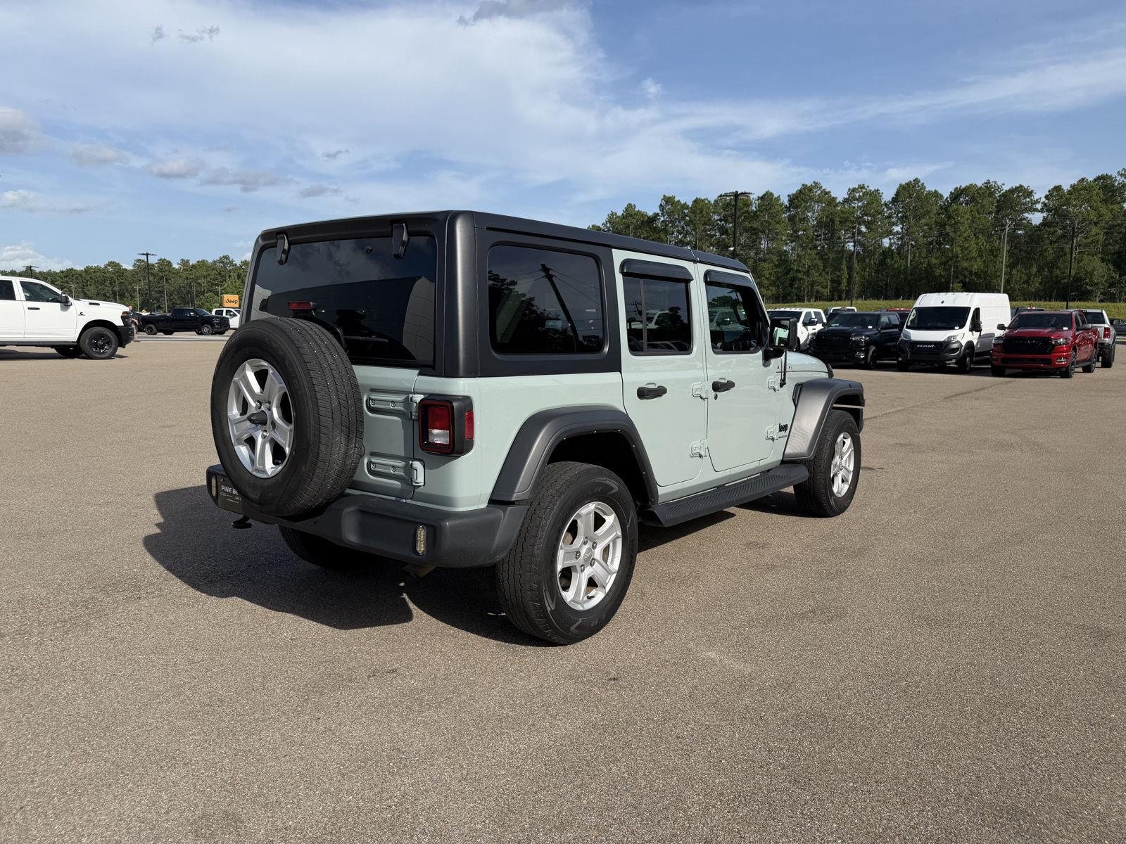 Used 2023 Earl Clearcoat Jeep Sport S image 6