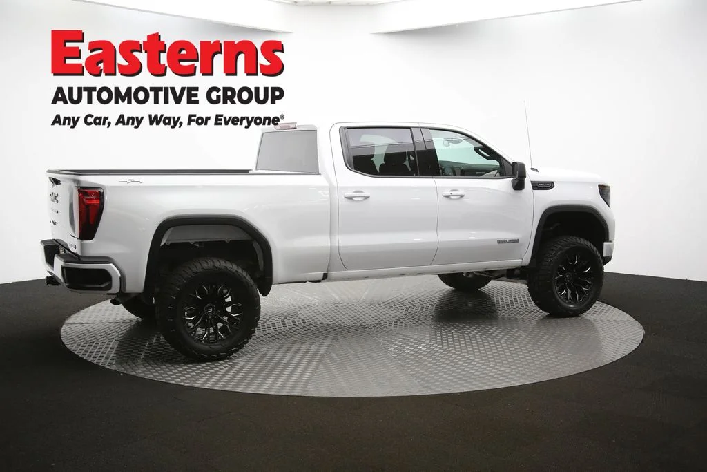 Used 2025 White GMC Elevation image 41