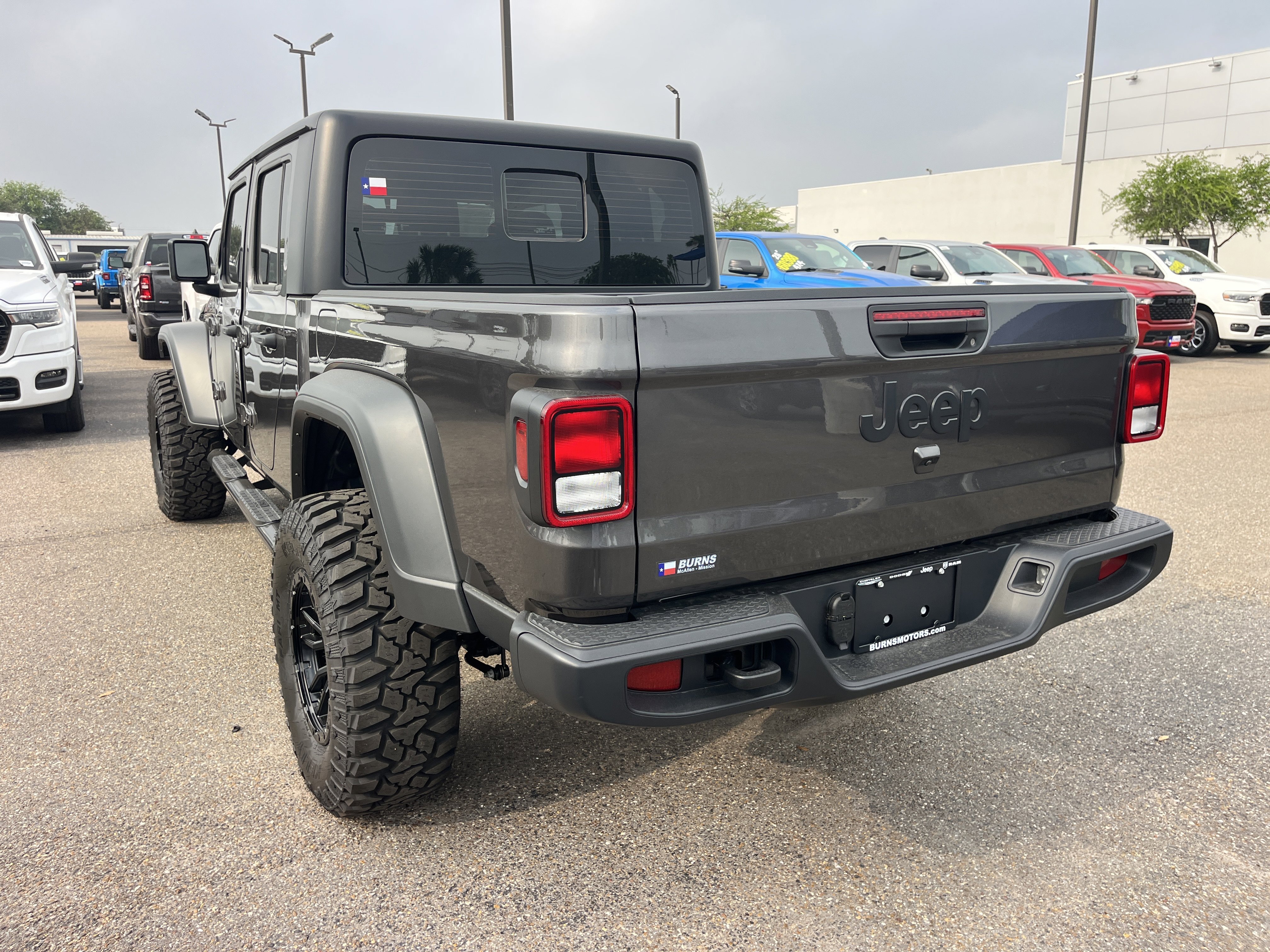 New 2026 Granite Crystal Metallic Clear-Coat Exterior Paint Jeep Sport image 6