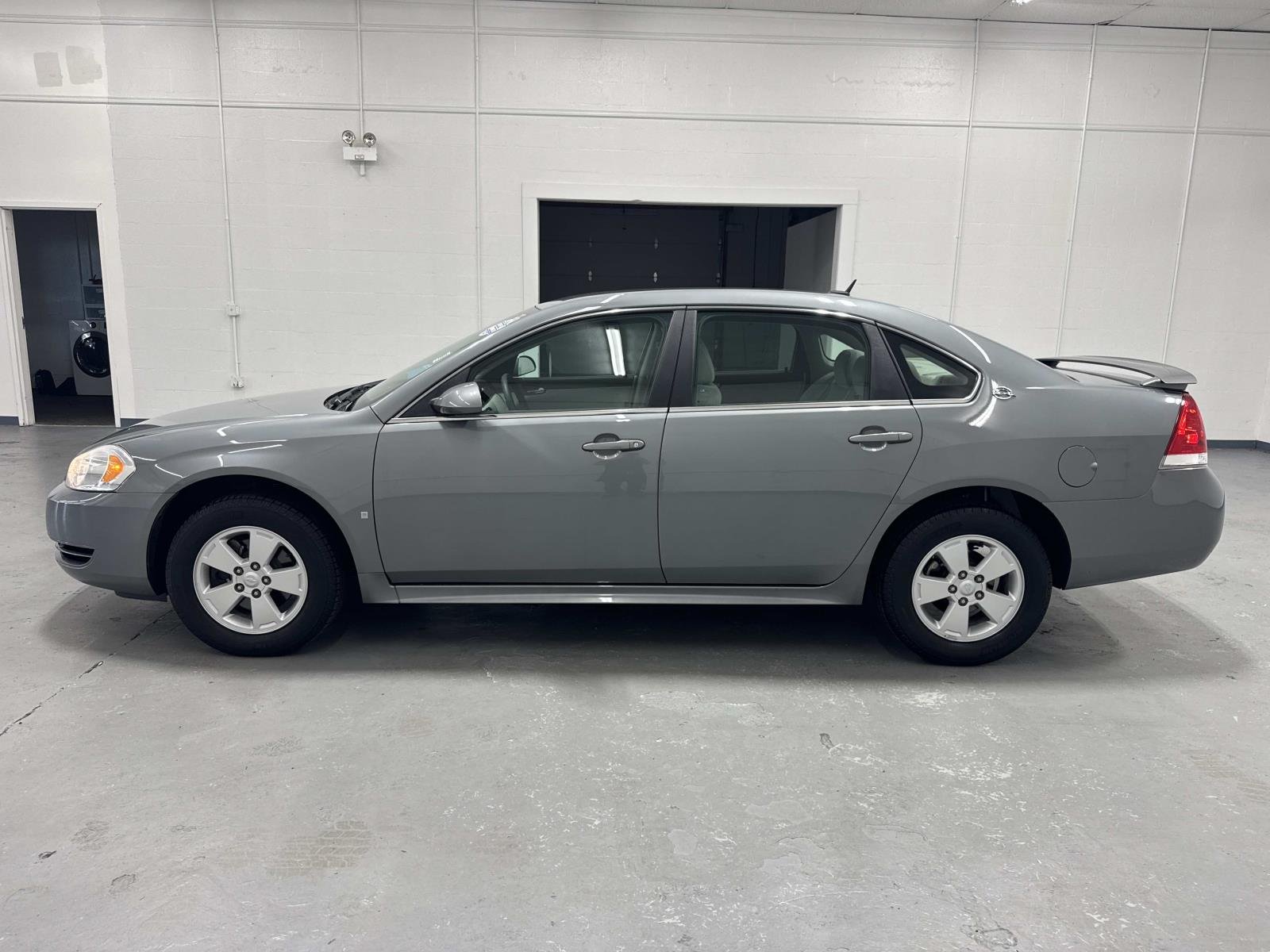 Used 2009 DARK SILVER METALLIC Chevrolet 3.5L LT image 5