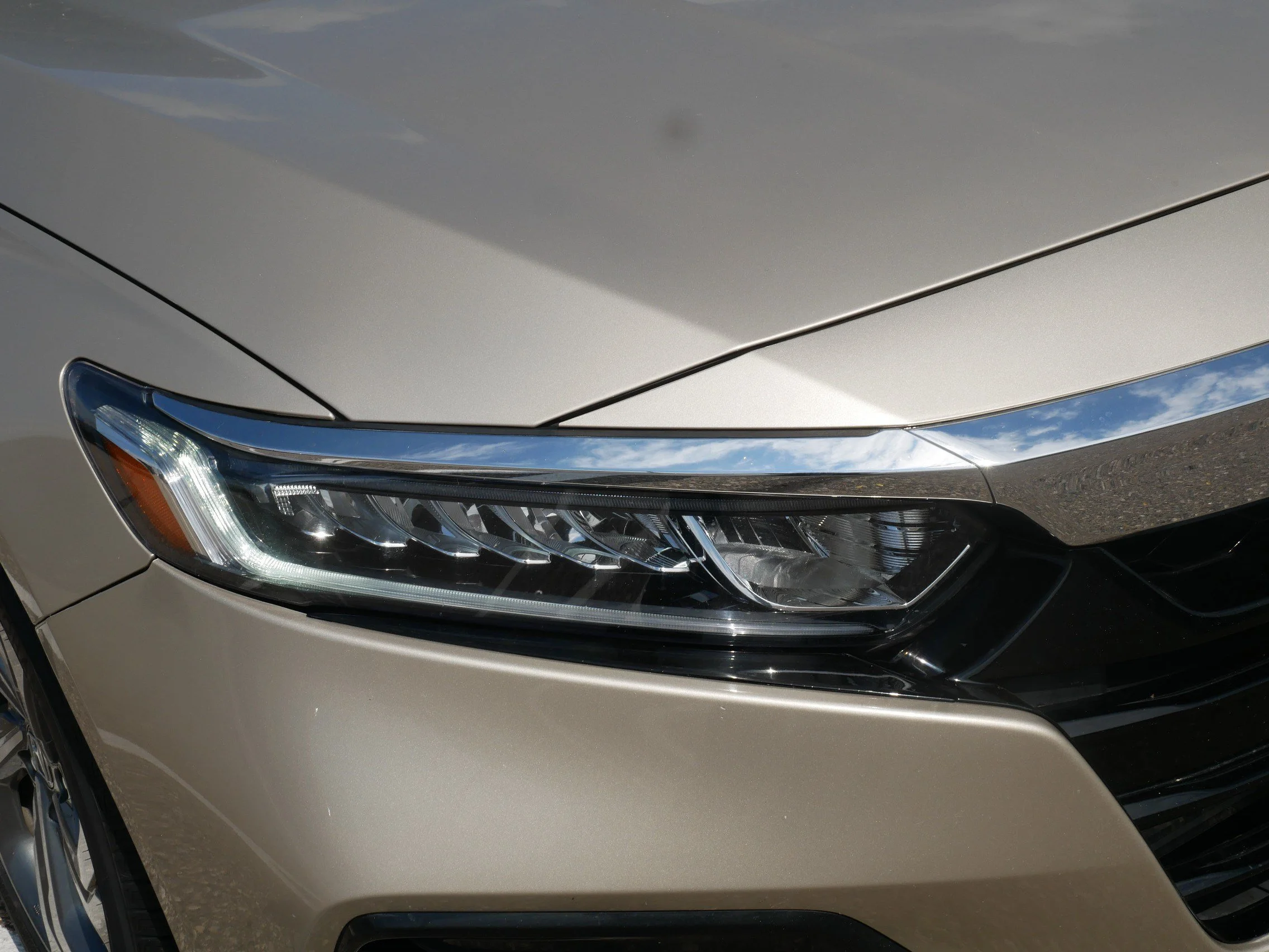 Used 2019 Champagne Frost Pearl Honda EX-L 1.5T image 16