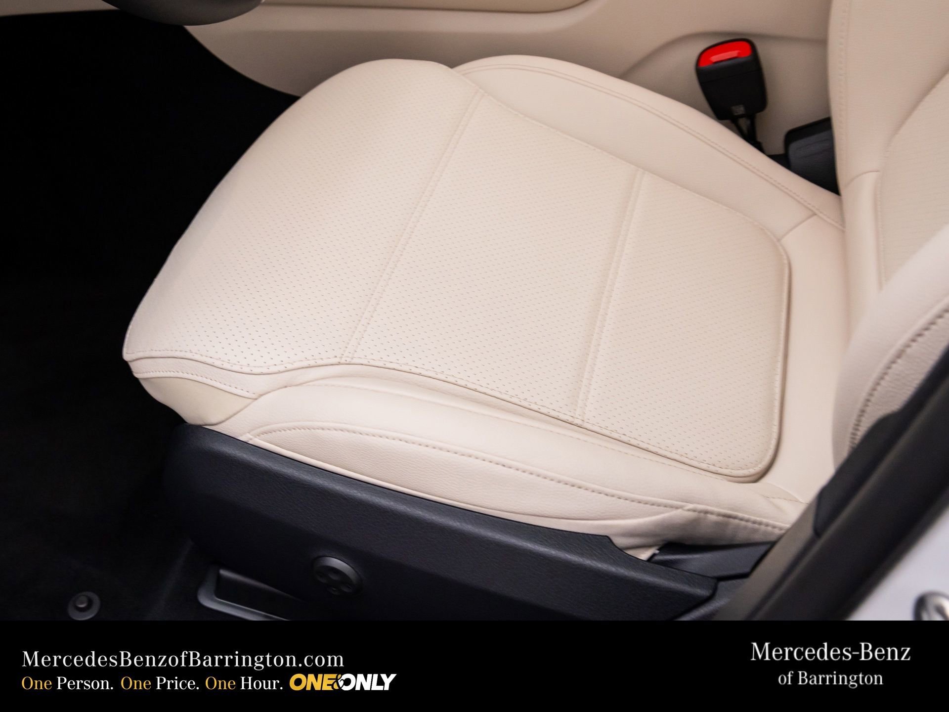New 2026 MANUFAKTUR Moonlight White Metallic Mercedes-Benz GLC 300 image 55