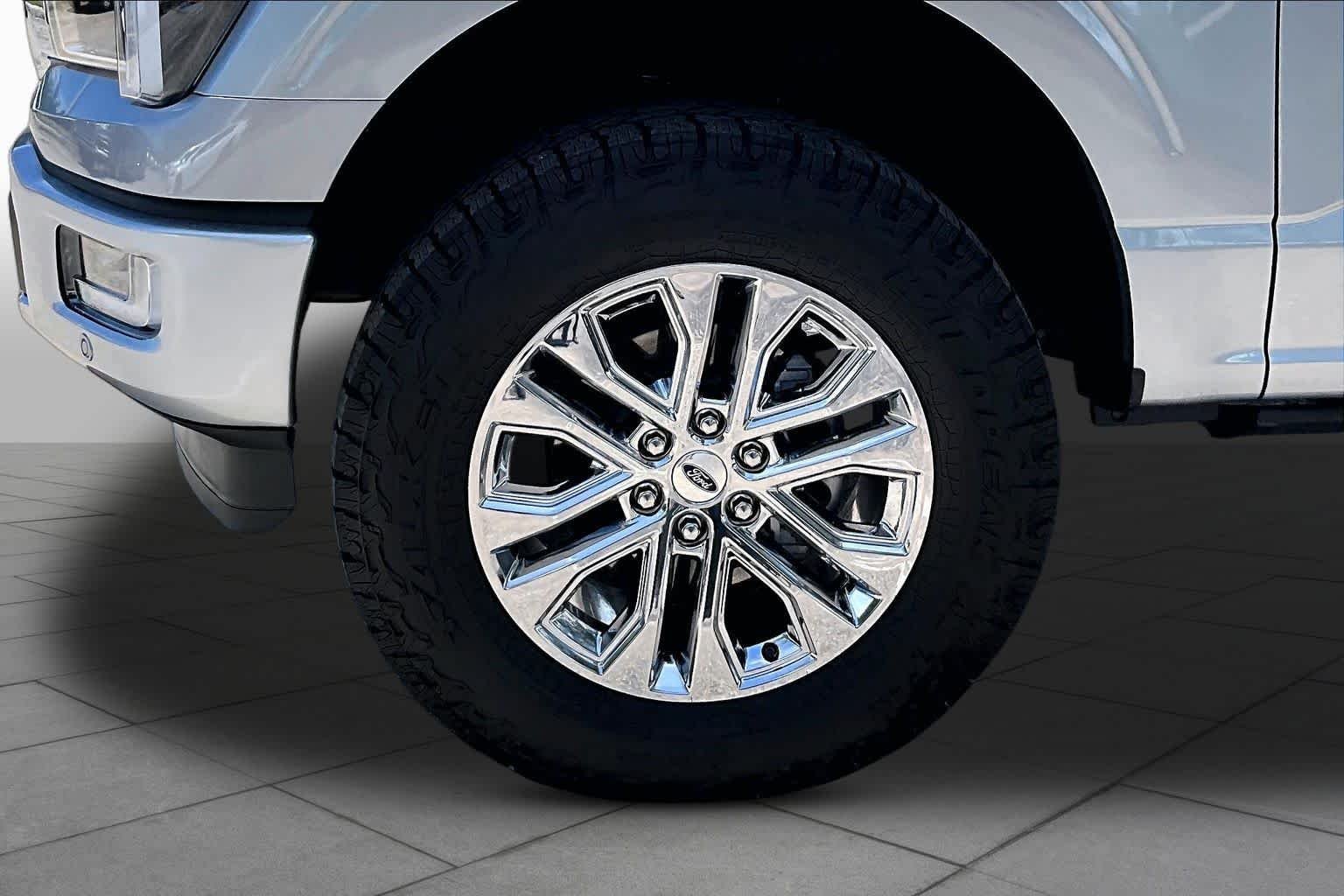 Used 2024 Iconic Silver Metallic Ford LARIAT image 11