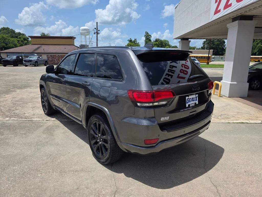Used 2019 Gray Jeep Altitude image 5