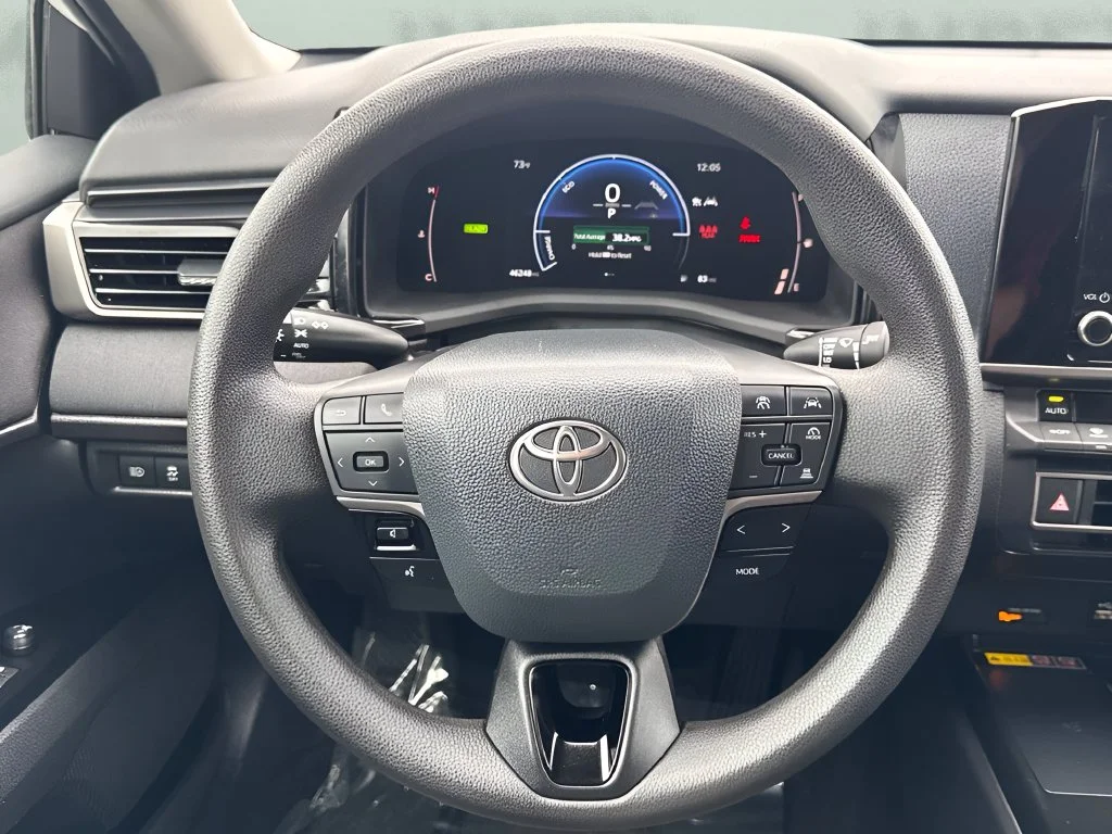 Used 2025 White Toyota LE image 13