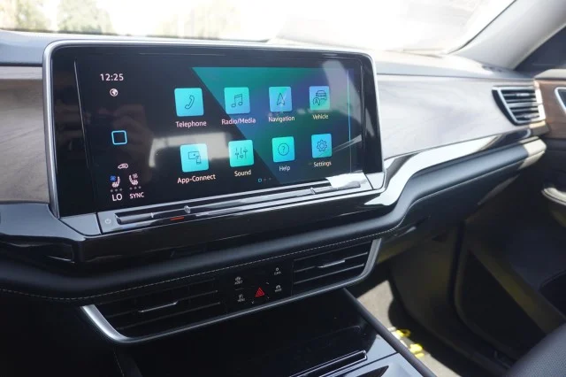 New 2026 Pure Gray Volkswagen 2.0T SE w/Technology image 29