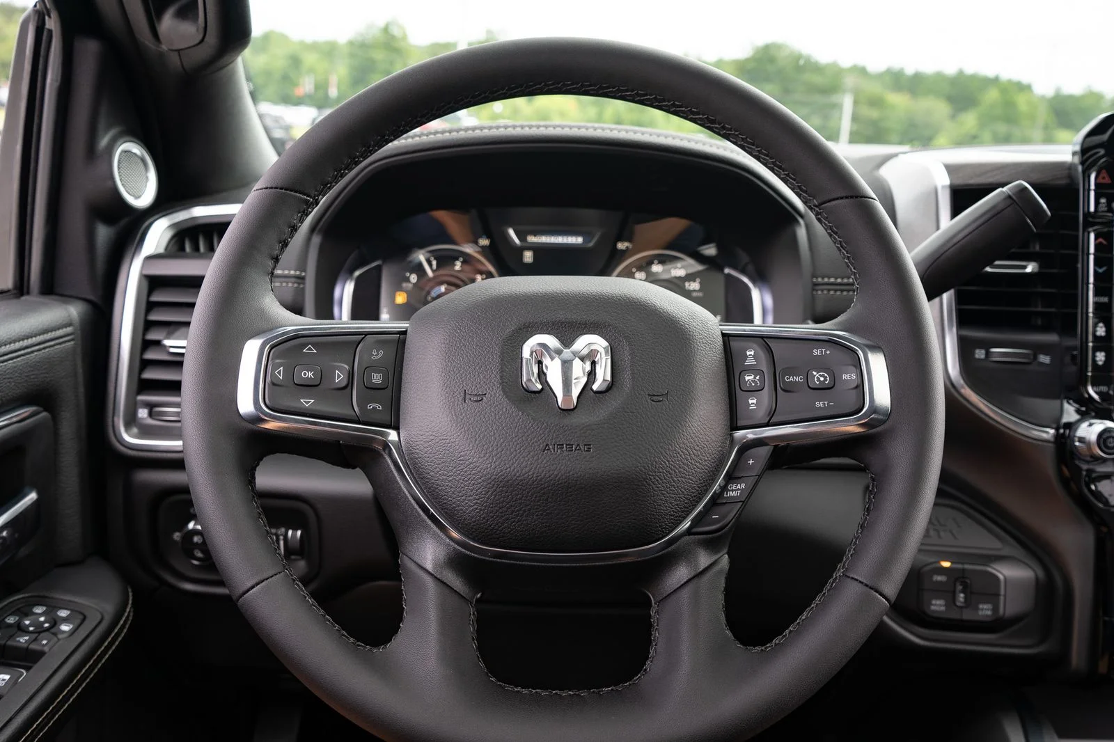 New 2026 Diamond Black Crystal Pearl-Coat Exterior Paint RAM Laramie image 51