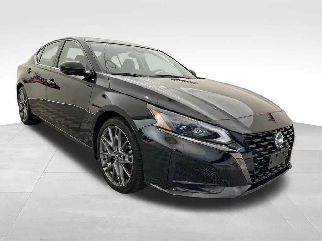 Used 2023 Black Nissan 2.0 SR image 9