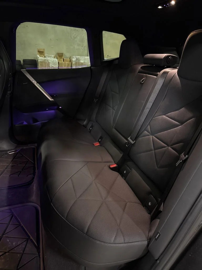 Used 2024 Gray BMW xDrive50 image 7