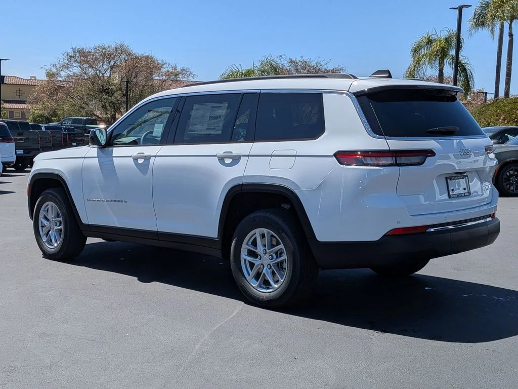New 2026 Bright White Clear-Coat Exterior Paint Jeep Laredo image 7