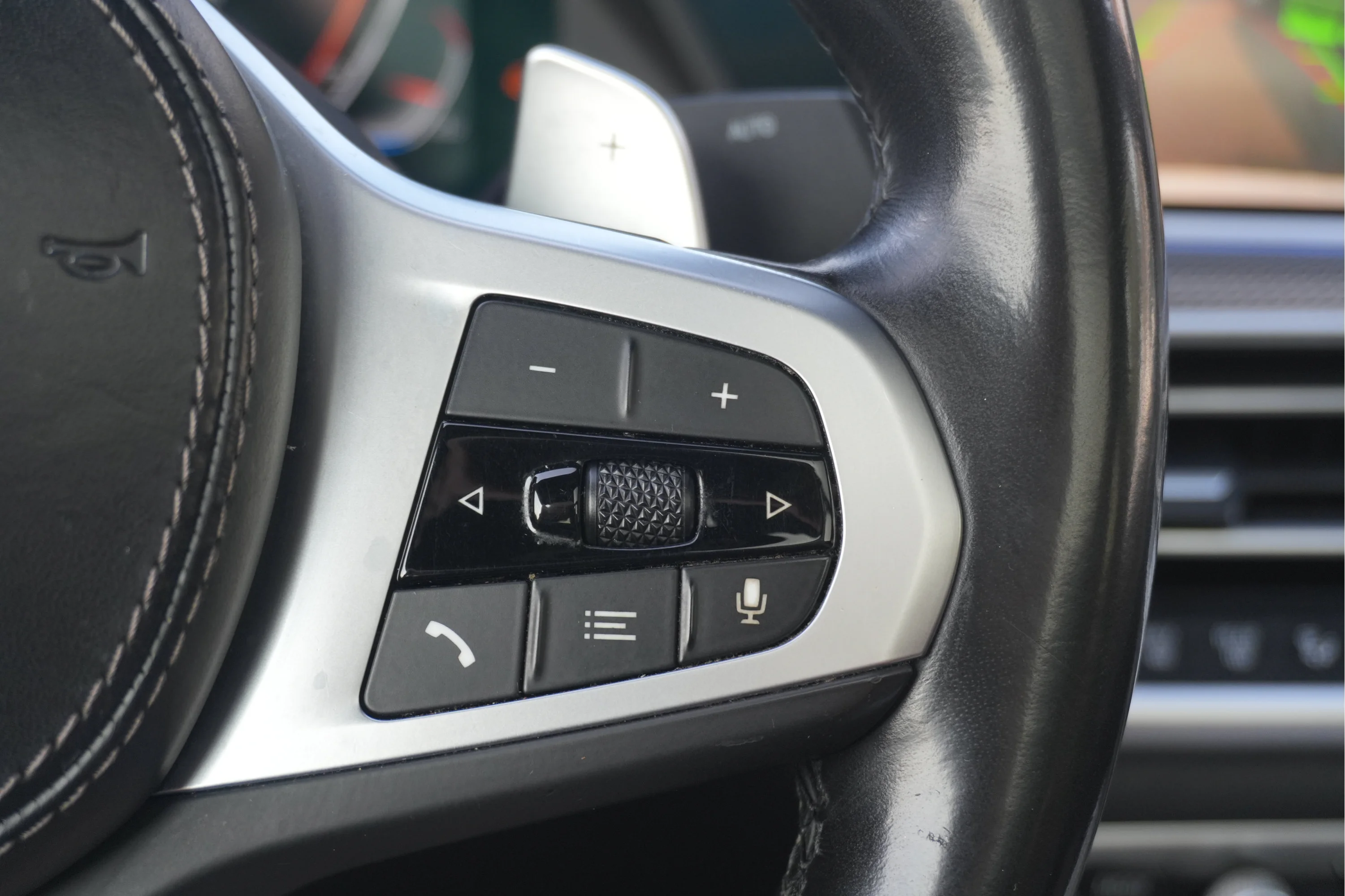 Used 2022 Mineral White Metallic BMW xDrive40i image 26