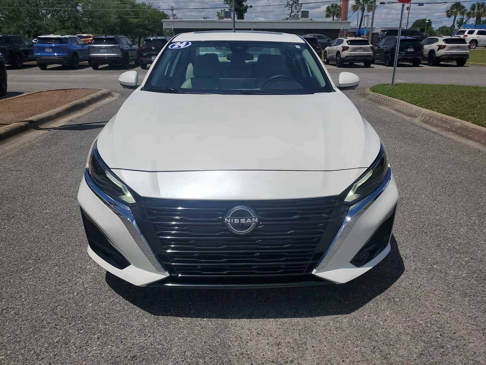 Used 2024 White Nissan 2.5 SL image 9