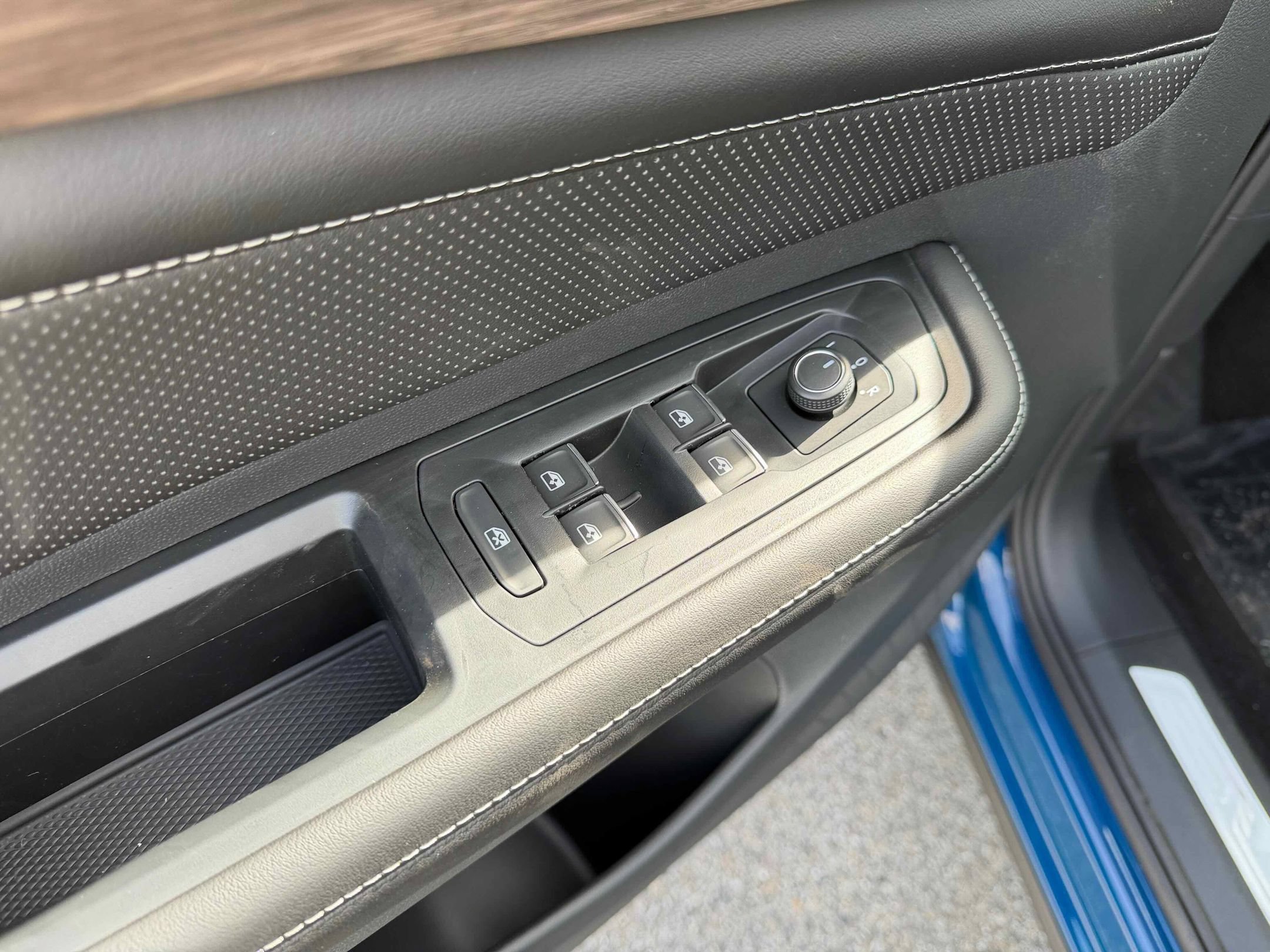 New 2026 Blue Volkswagen 2.0T SEL image 15