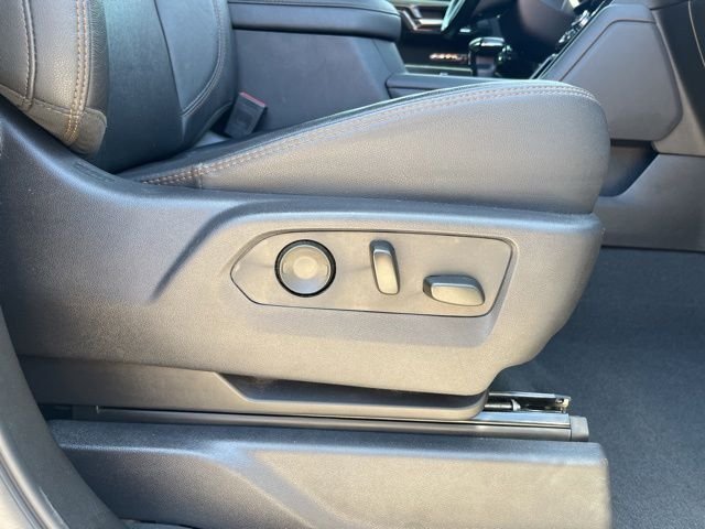 Used 2024 White GMC AT4 image 33