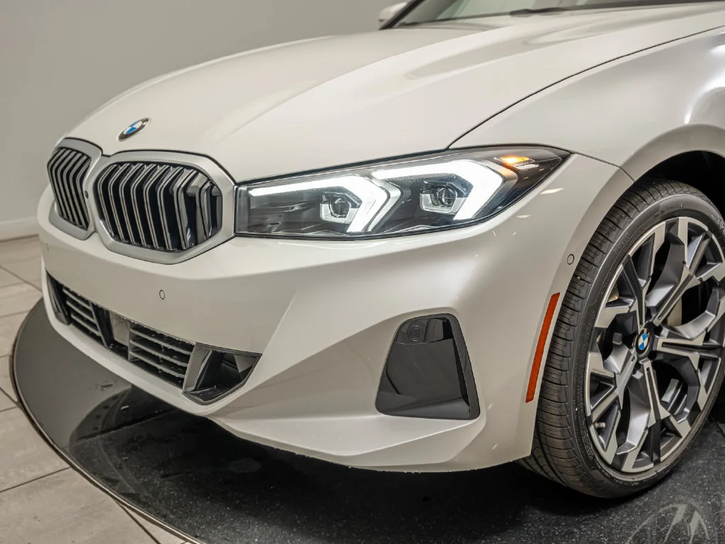New 2026 Mineral White Metallic BMW 330i xDrive image 3