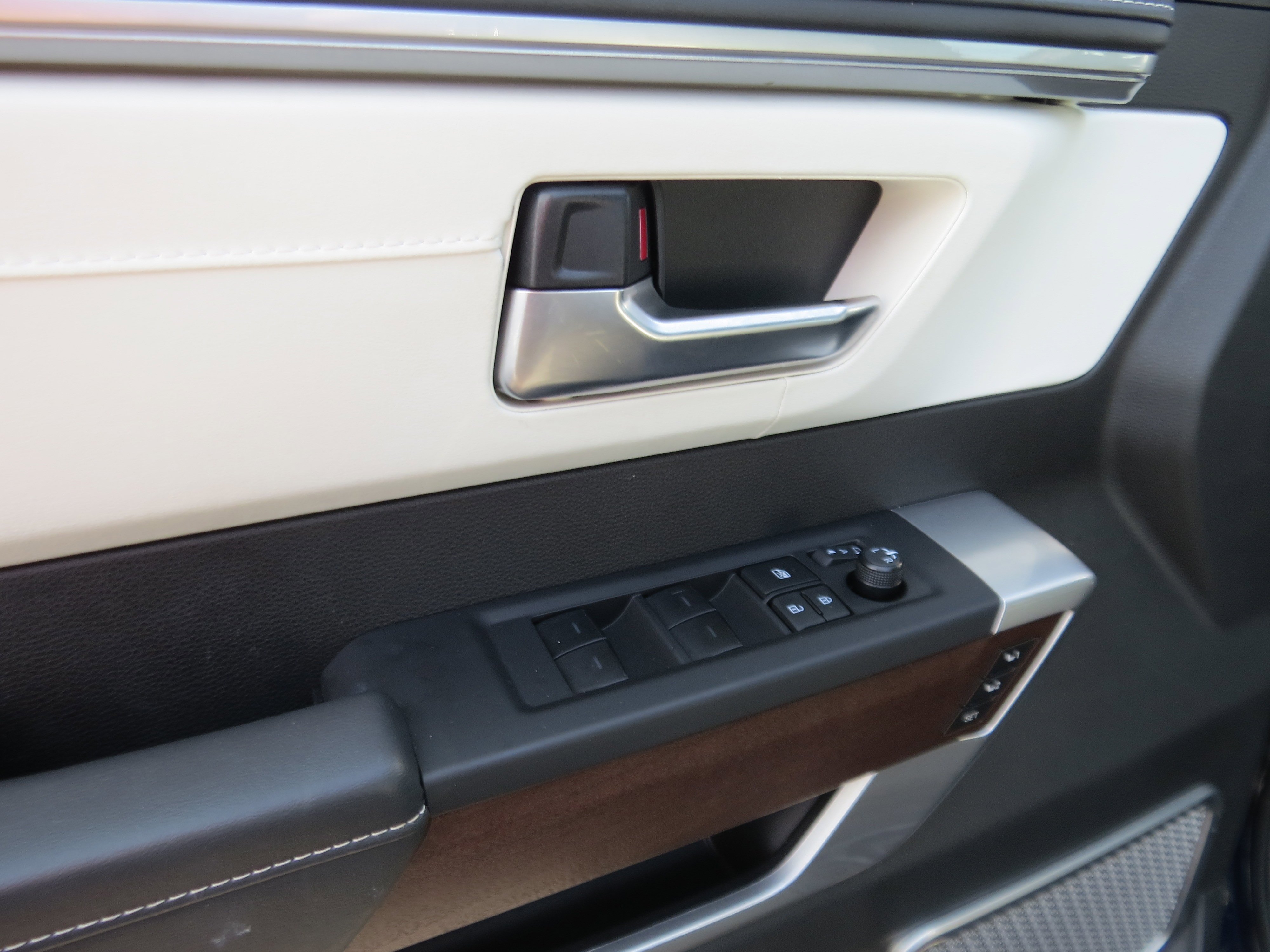 Used 2025  Toyota SR5 image 17