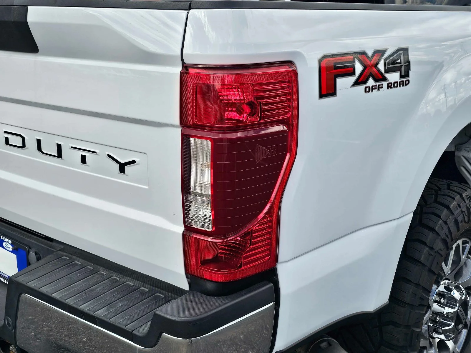 Used 2022 Oxford White Ford LARIAT image 10