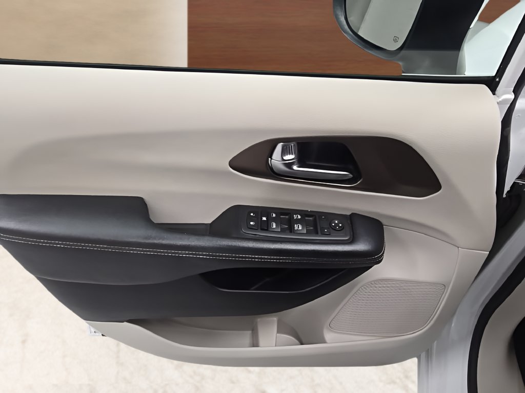 Used 2022 White Chrysler LX image 8