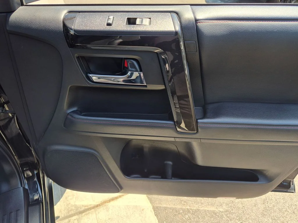 Used 2020 Black Toyota Venture image 18