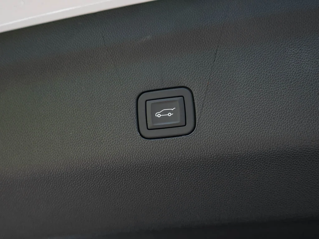 2026 GMC Yukon XL AT4 Ultimate - Photo 10