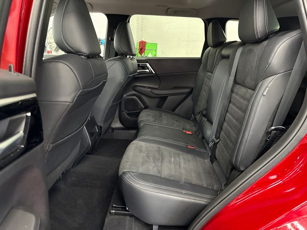 Used 2024 Red Mitsubishi  image 14