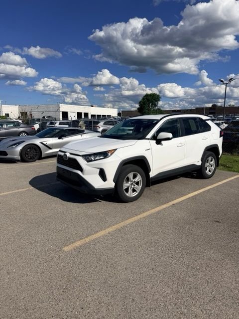 Used 2019 White Toyota LE image 4