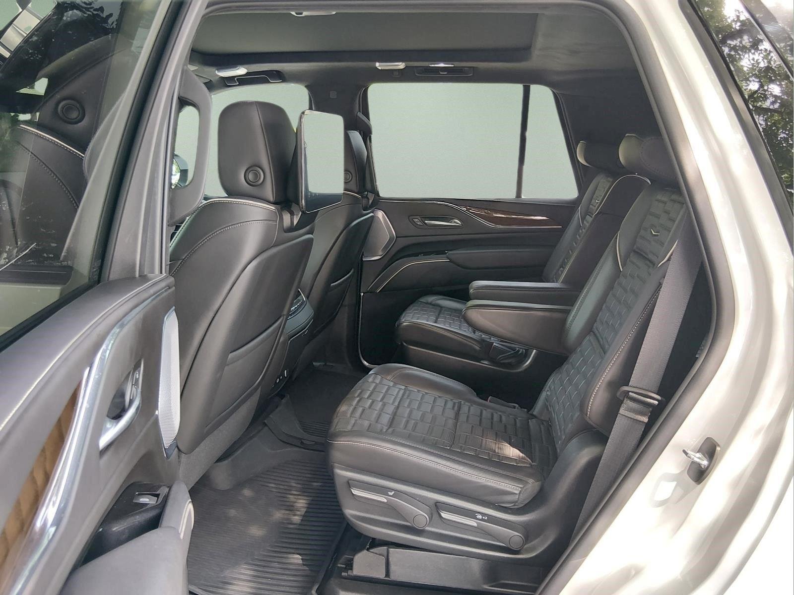 Used 2023 Crystal White Tricoat Cadillac 4WD Sport Platinum image 11