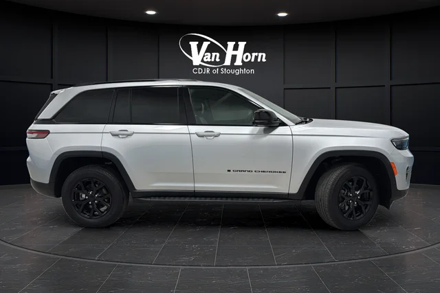 Used 2024 Silver Jeep Altitude X image 8
