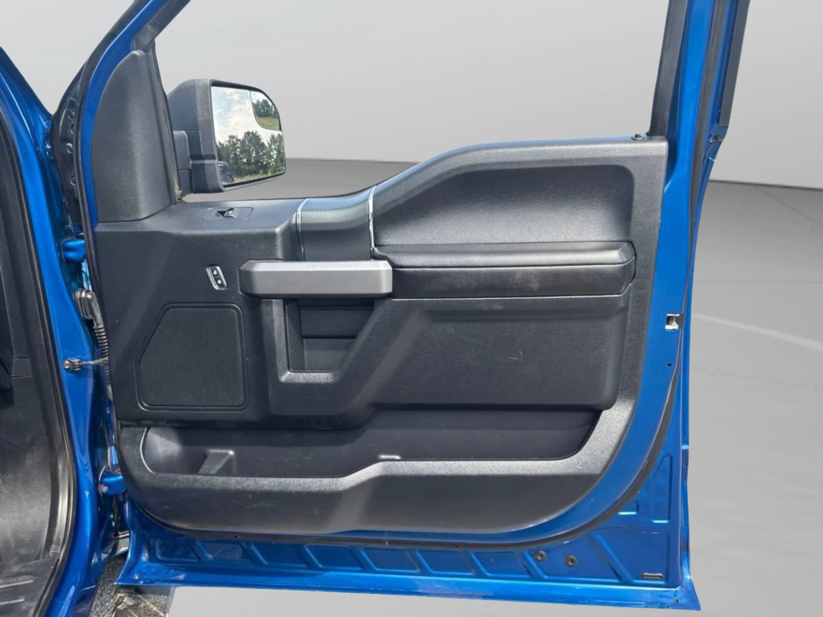Used 2018 Lightning Blue Ford XLT image 26