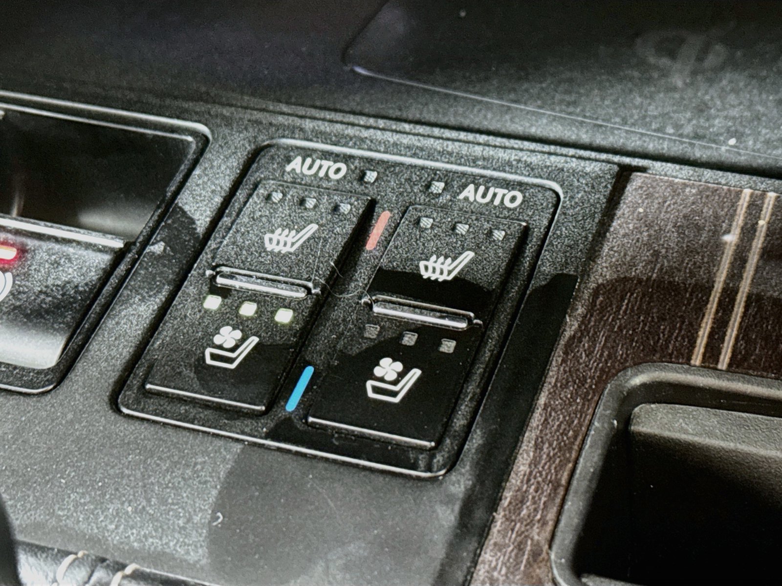 Used 2022 Black Lexus 350 image 21