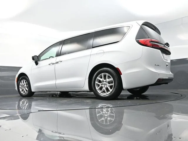 Used 2024 White Chrysler Touring L image 34