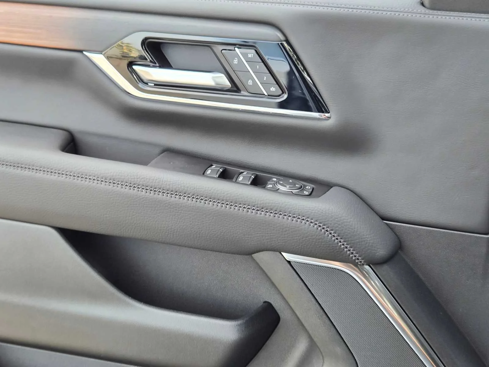 2026 GMC Yukon Denali - Photo 15