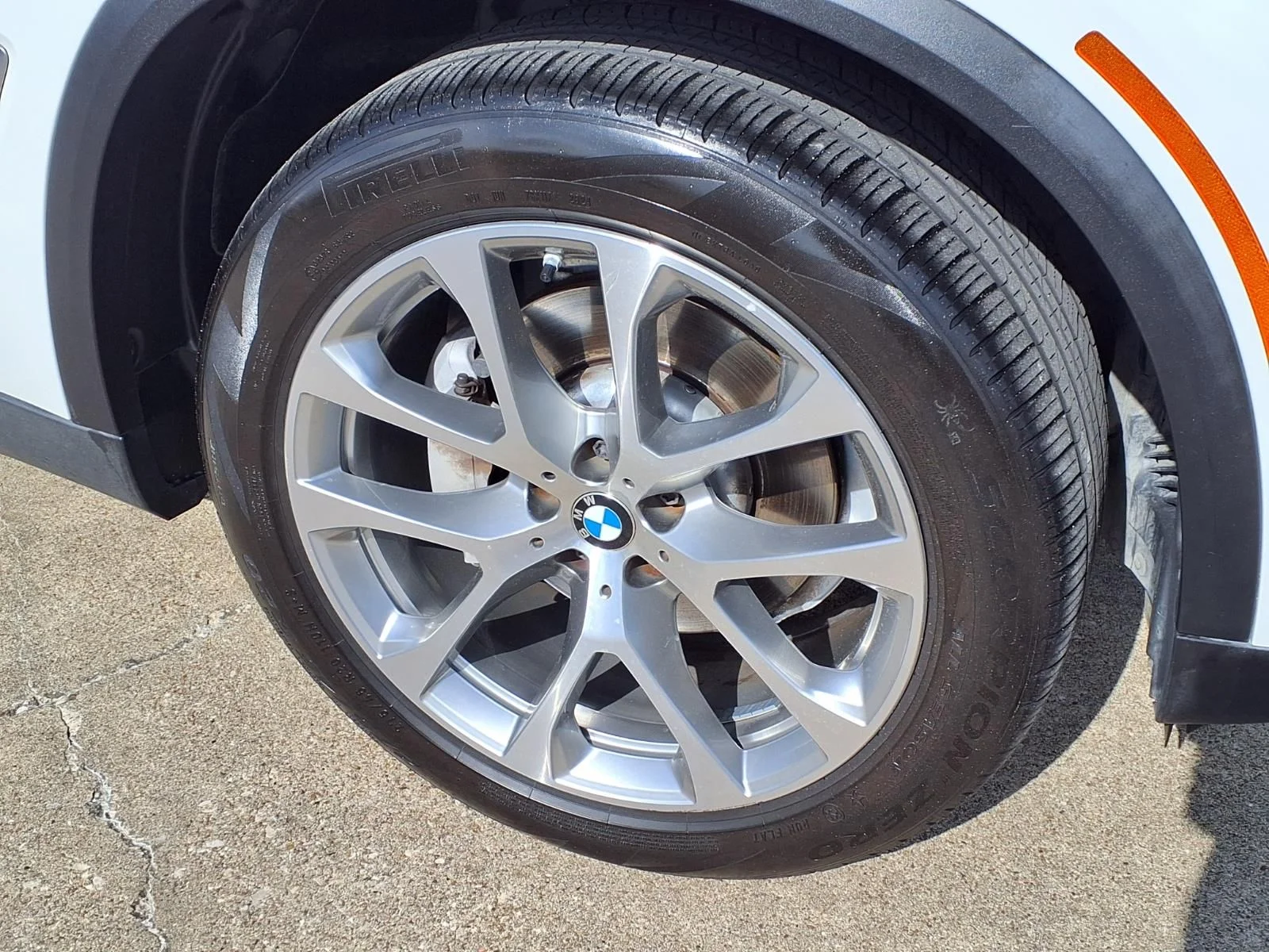 Used 2021 White BMW sDrive40i image 10