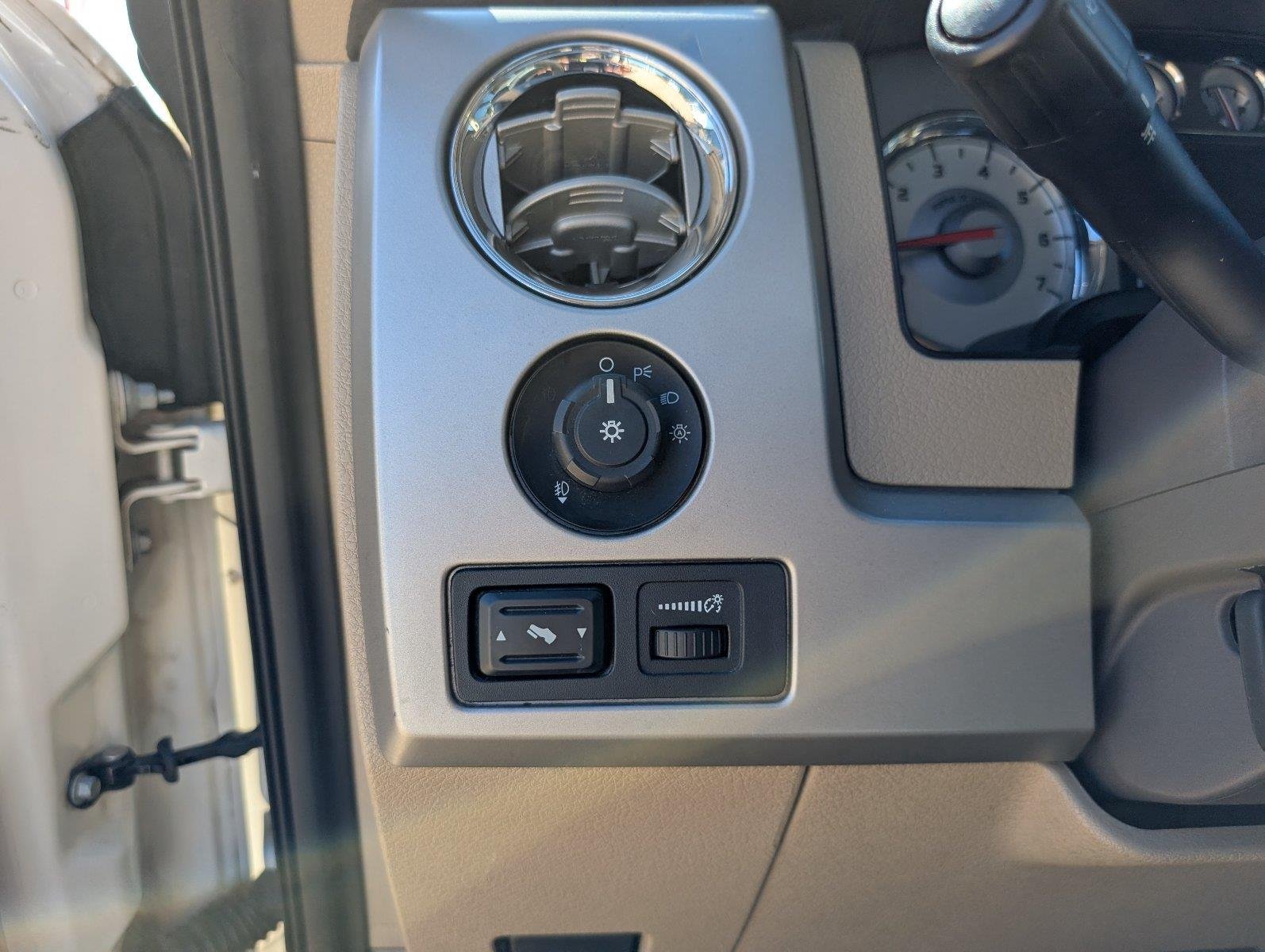 Used 2009  Ford XL image 33