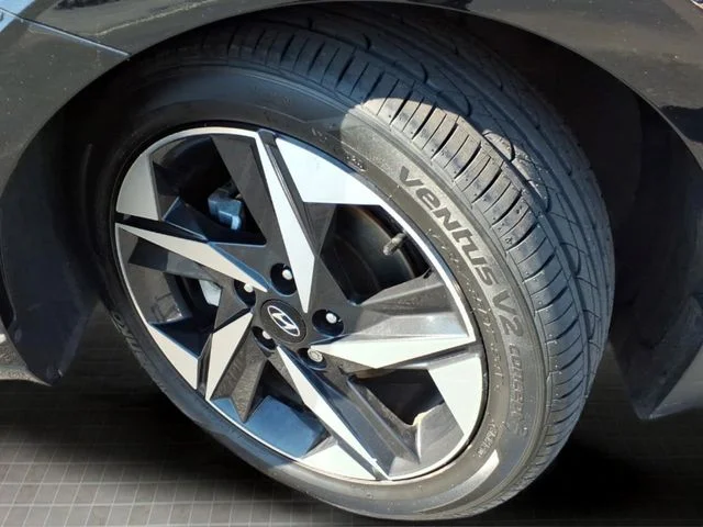 Used 2023 Black Hyundai SEL image 14