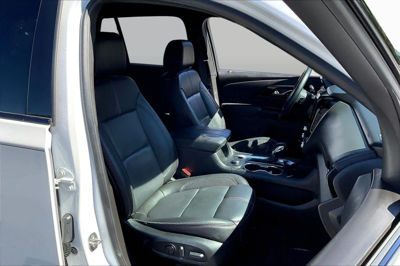 Used 2023 Iridescent Pearl Tricoat Chevrolet RS image 17