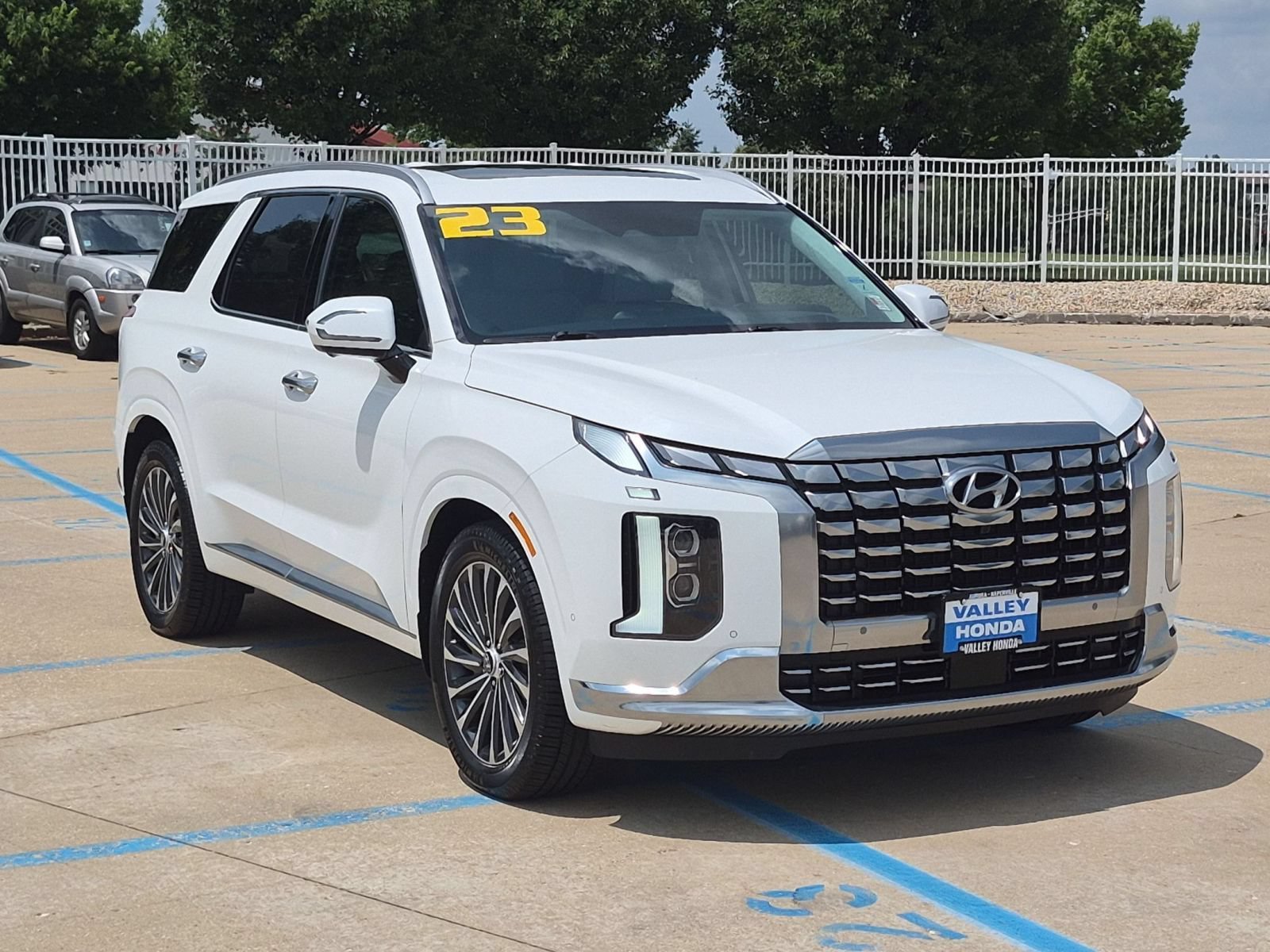 Used 2023 Hyper White Hyundai Calligraphy image 4