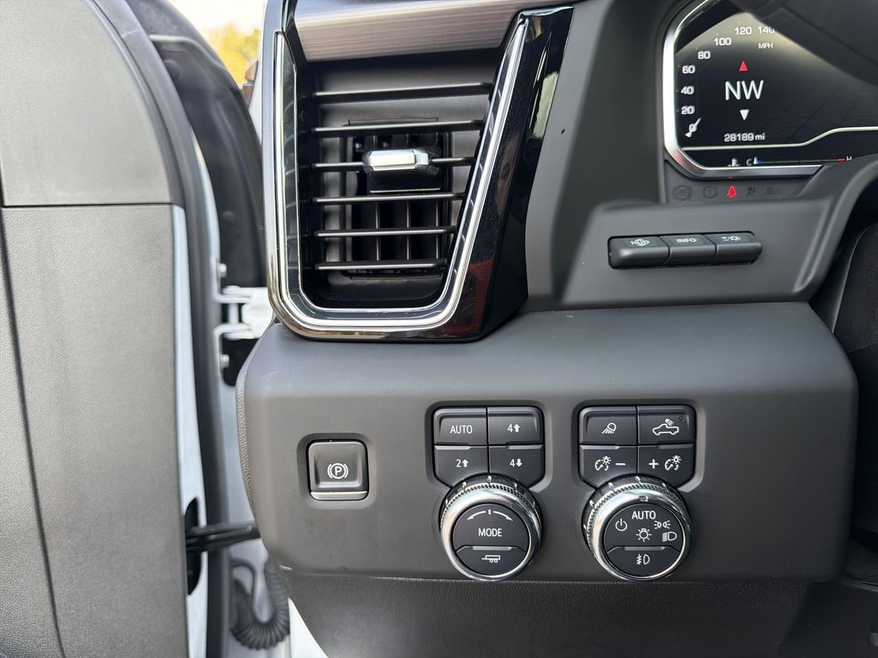 Used 2025 White Frost Tricoat GMC Denali Ultimate image 15