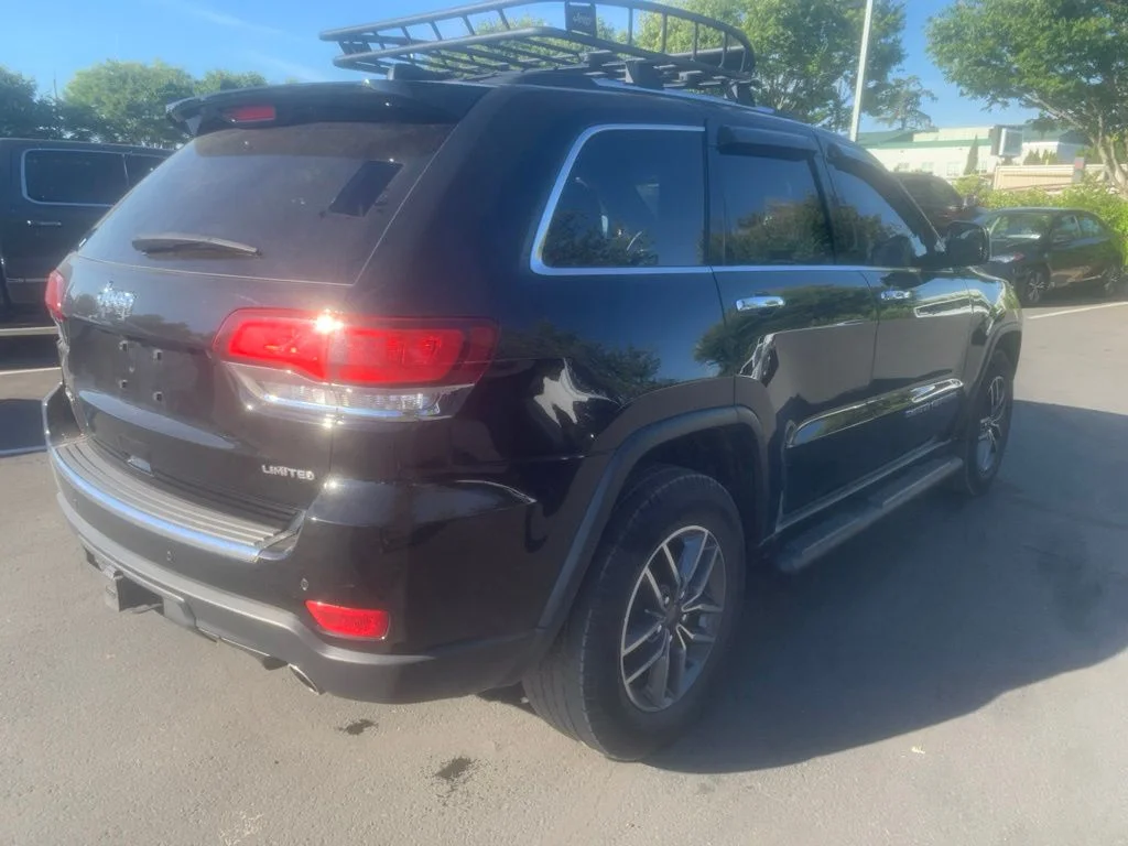 Used 2022 Diamond Black Crystal Pearlcoat Jeep Limited image 4