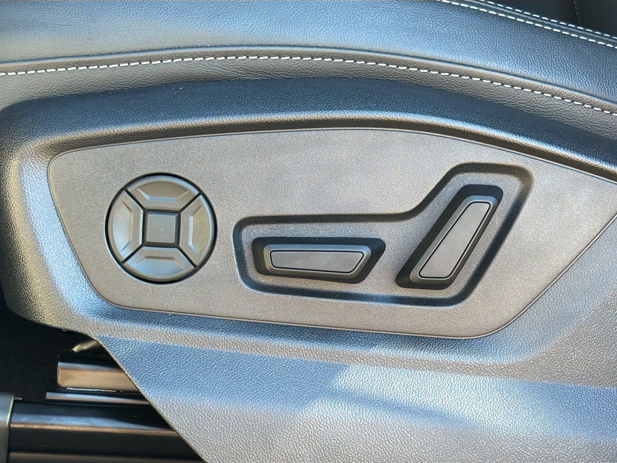 Used 2025 Carrara White Audi Premium Plus image 26
