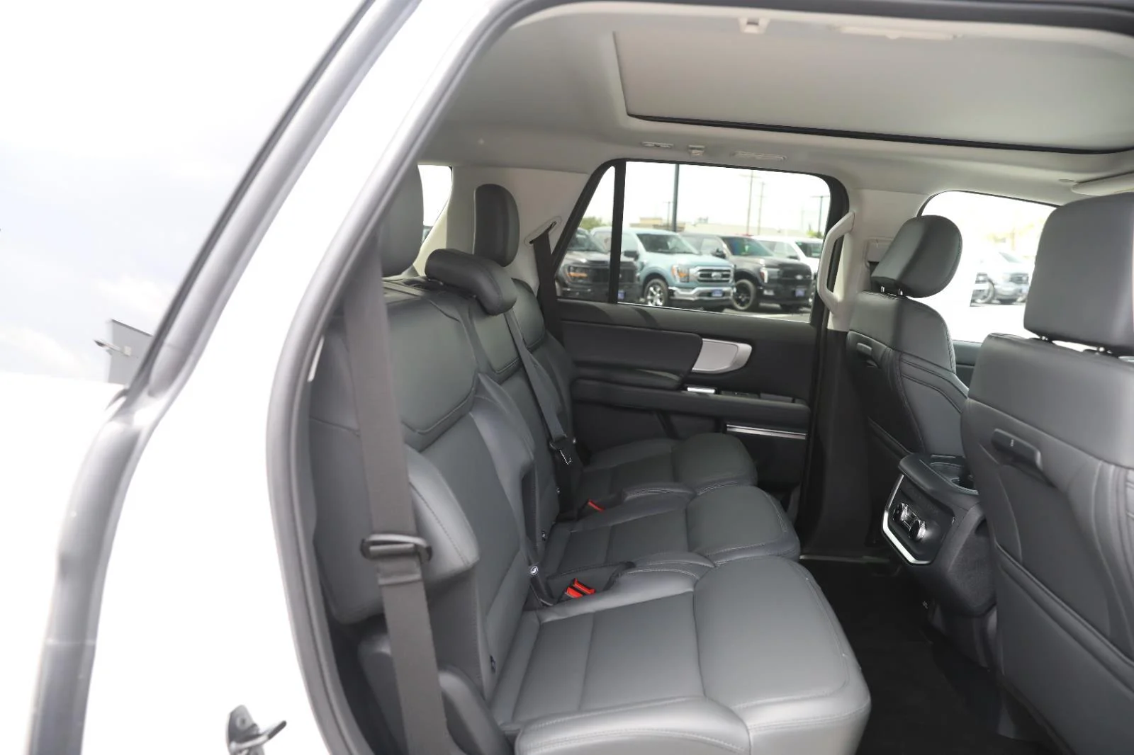 New 2026 Star White Metallic Tri-Coat Ford Active image 26