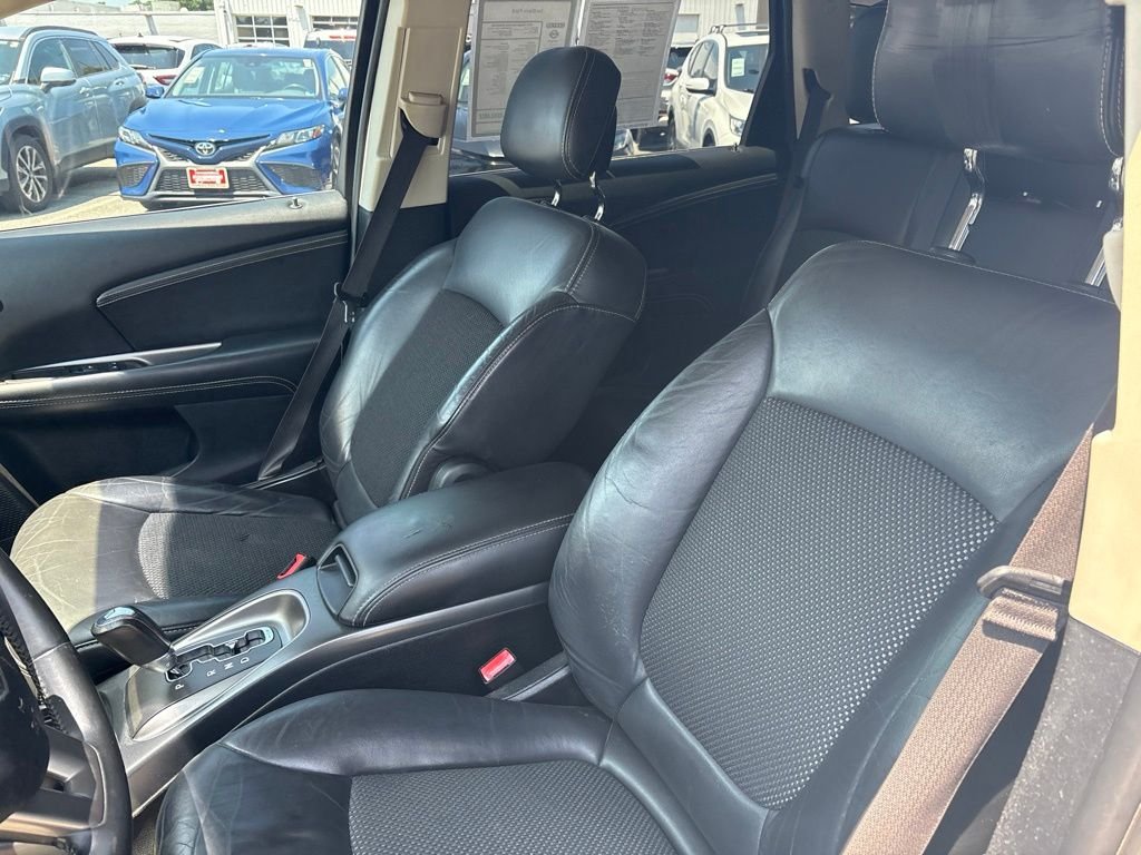 Used 2015 White Dodge Crossroad image 14
