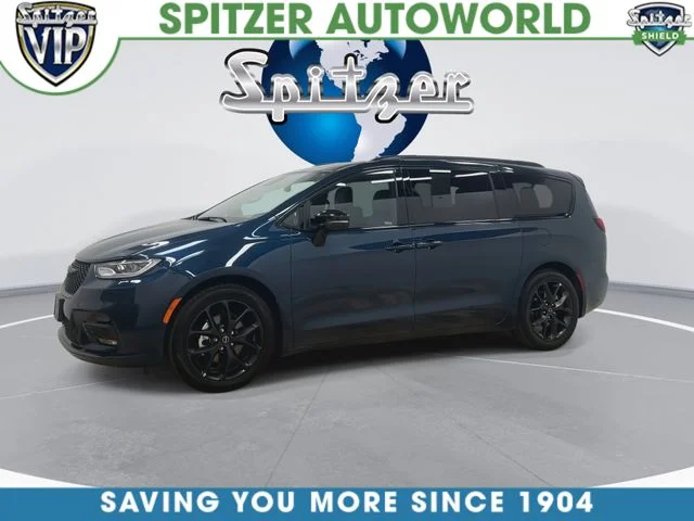 Used 2025 Blue Chrysler Limited image 6