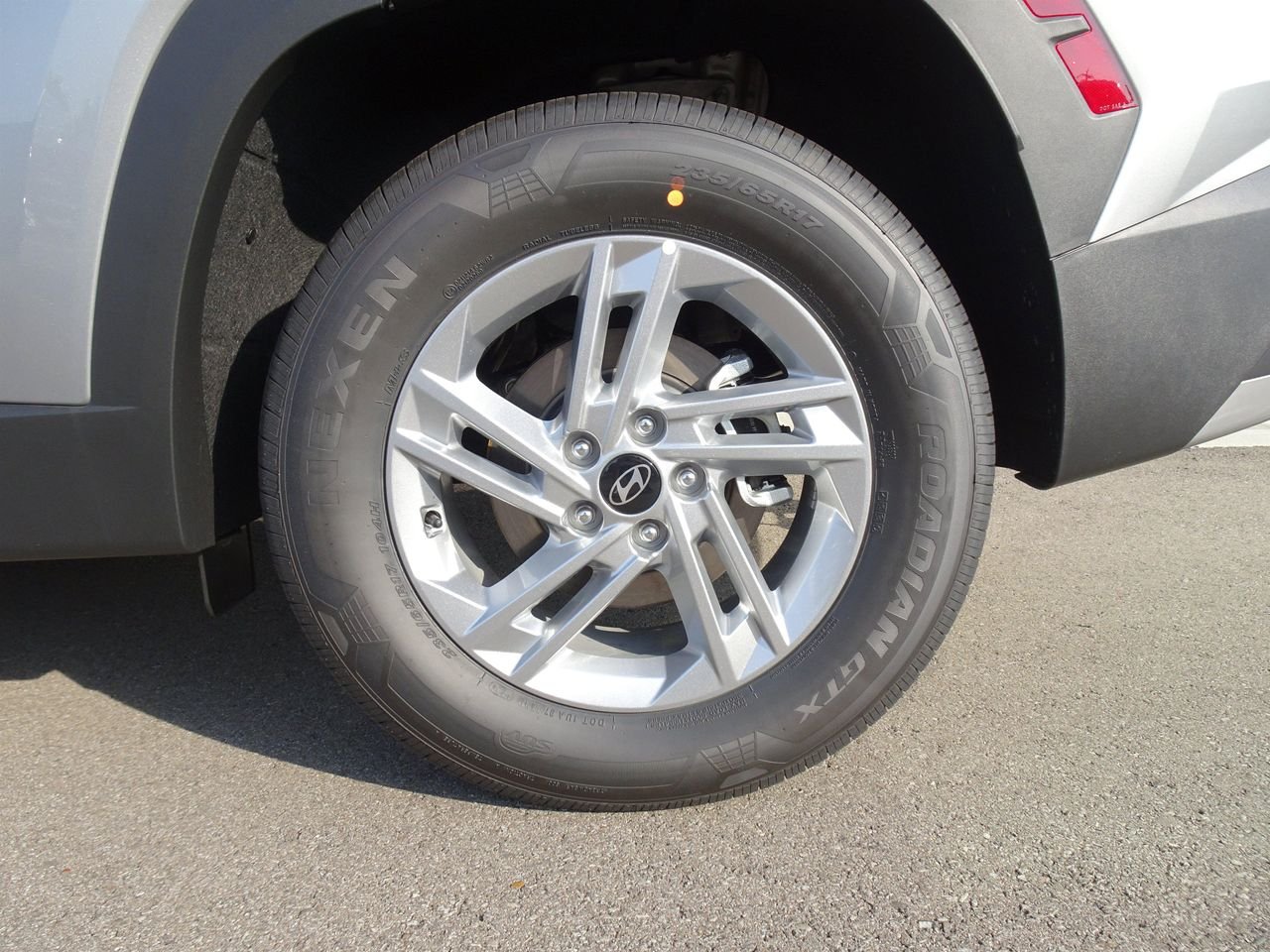 2025 Hyundai Tucson SE - Photo 19