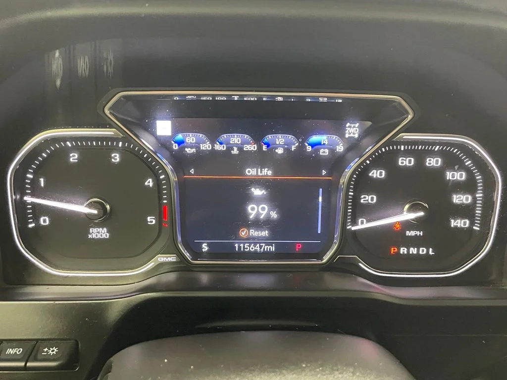 Used 2021 White GMC Denali image 38